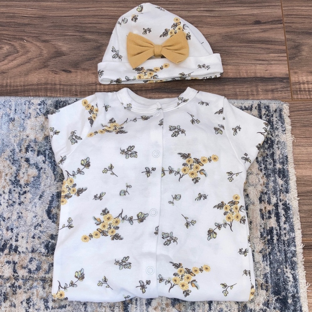 #125. 🆕 NWOT - Shabby Chic - 2-Piece Baby Girl Outfit with Hat and Bow Detail